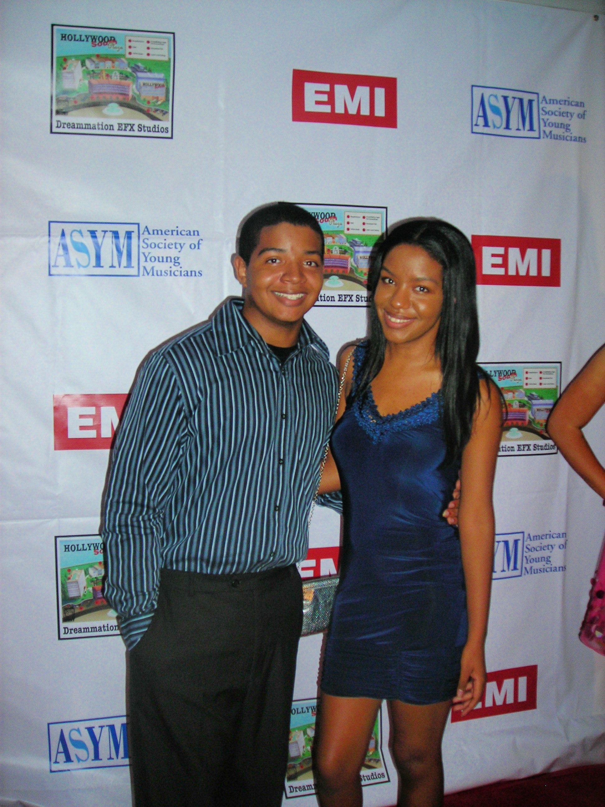 2UNeek_EMI_RedCarpet.jpg