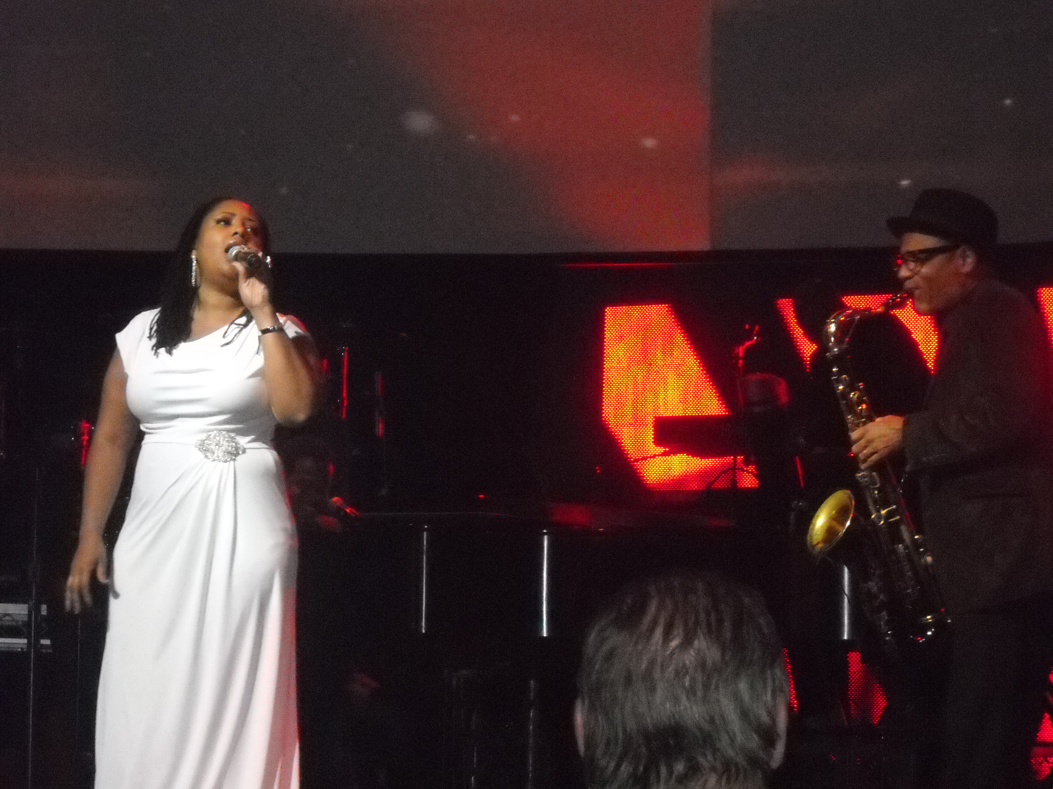 KirkWhalum_and_LalahHathaway_at_TheDreamCenter_Feb13_2011.jpg