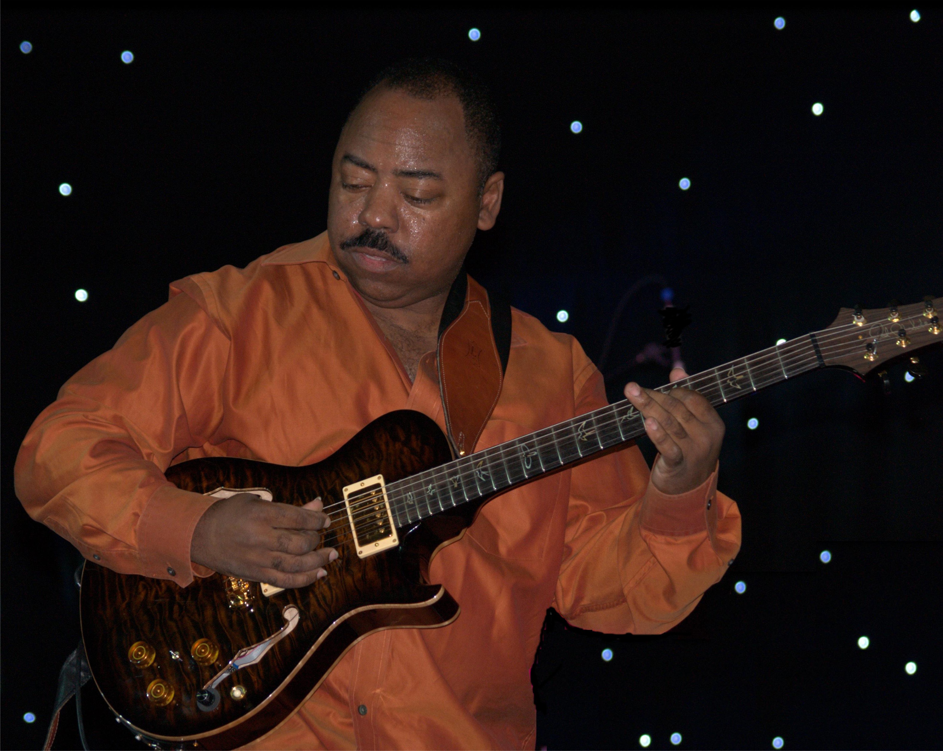 Paul_Jackson_Jr_in_concert_CreditTo_Paul_Jackson_Sr.jpg